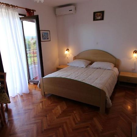 Apartments And Rooms Jelka Malinska Kültér fotó