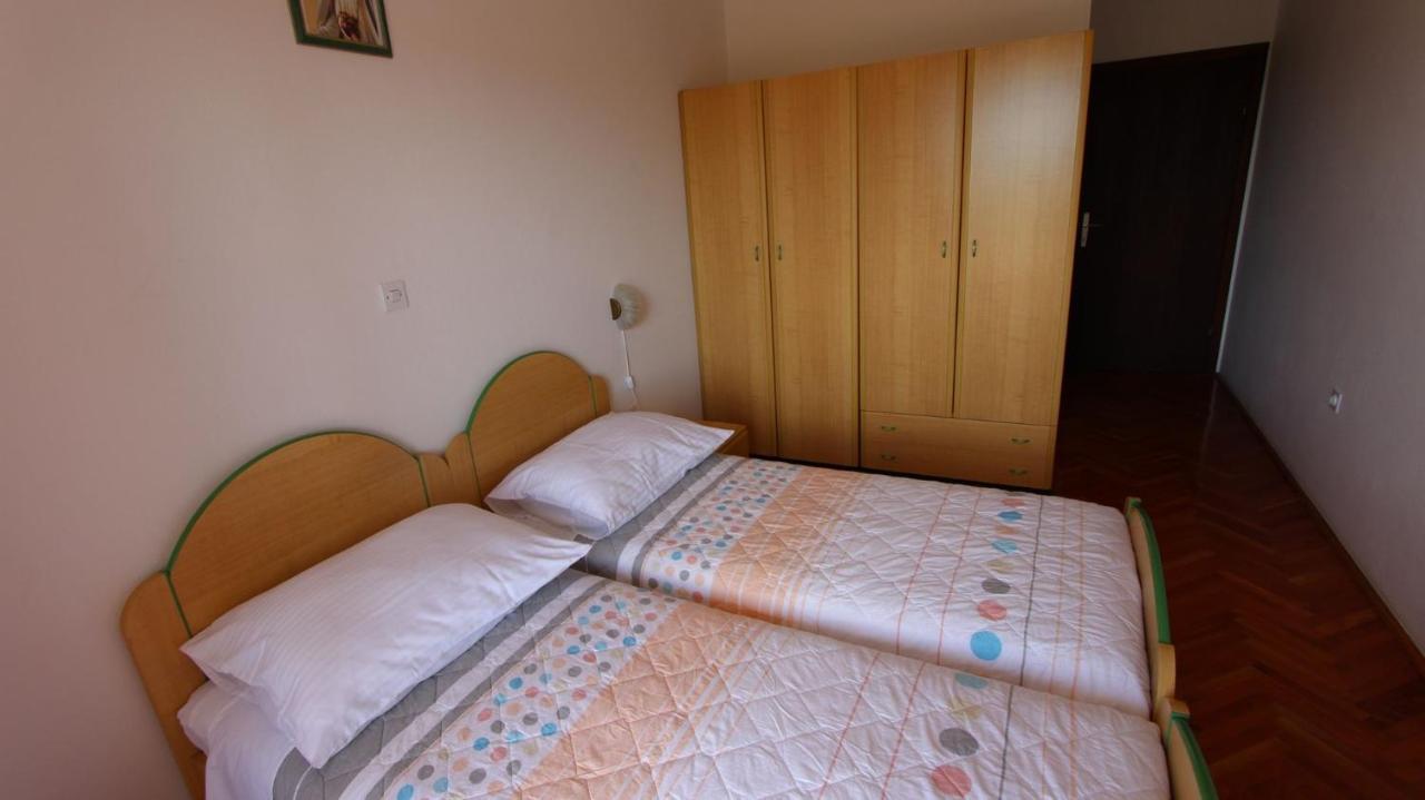 Apartments And Rooms Jelka Malinska Kültér fotó
