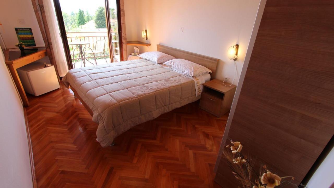 Apartments And Rooms Jelka Malinska Kültér fotó